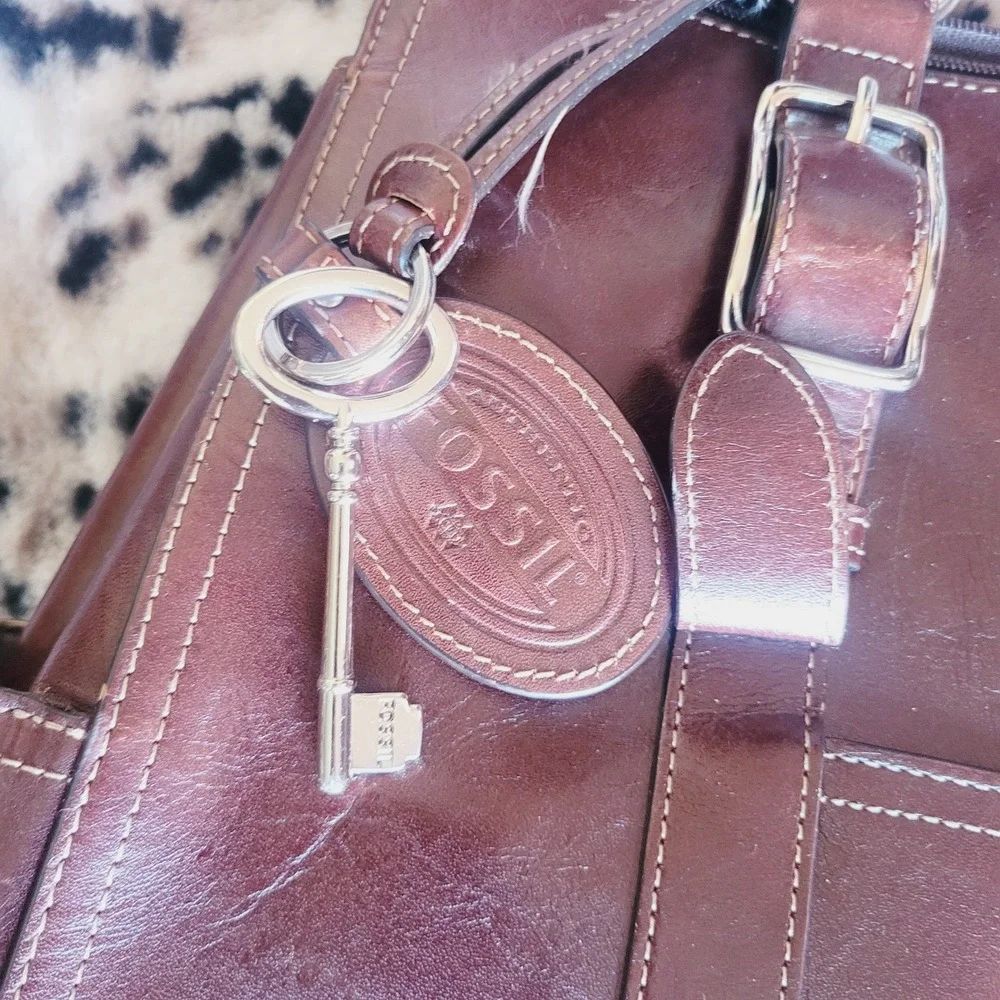 Fossil Long Live Vintage Brown Leather Tote Bag Satchel Key Charm Organize Large